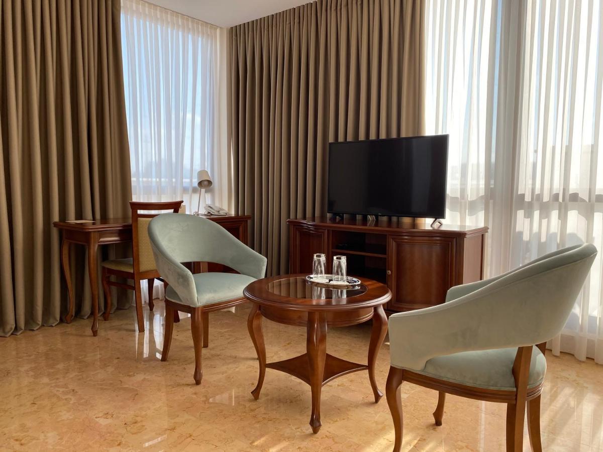 Ambassador Hotel Chisinau Luaran gambar