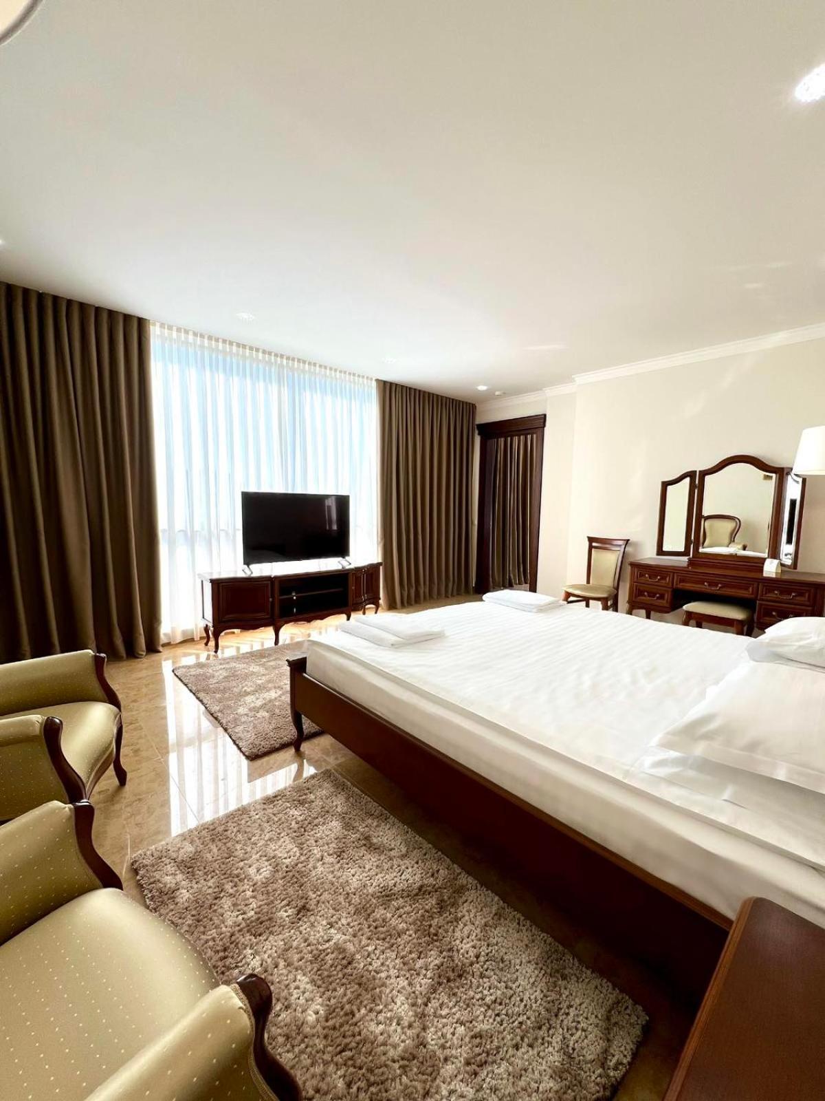 Ambassador Hotel Chisinau Luaran gambar