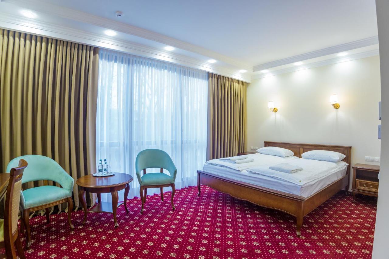 Ambassador Hotel Chisinau Luaran gambar