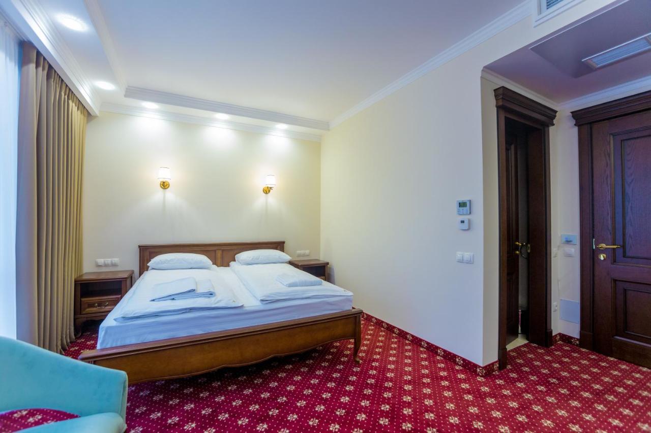 Ambassador Hotel Chisinau Luaran gambar