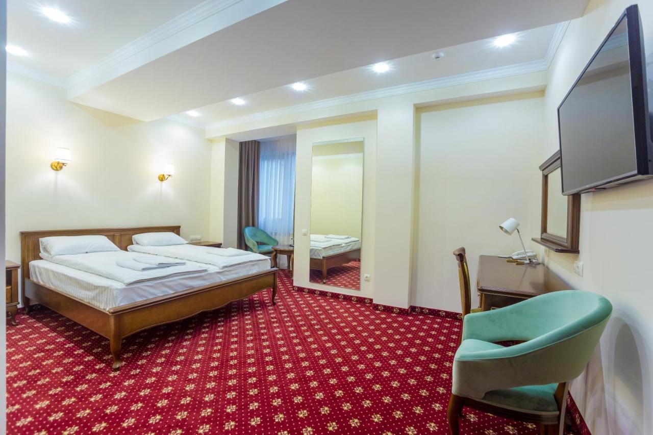 Ambassador Hotel Chisinau Luaran gambar