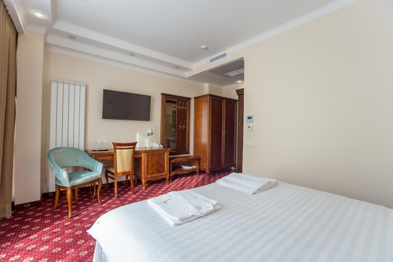Ambassador Hotel Chisinau Luaran gambar