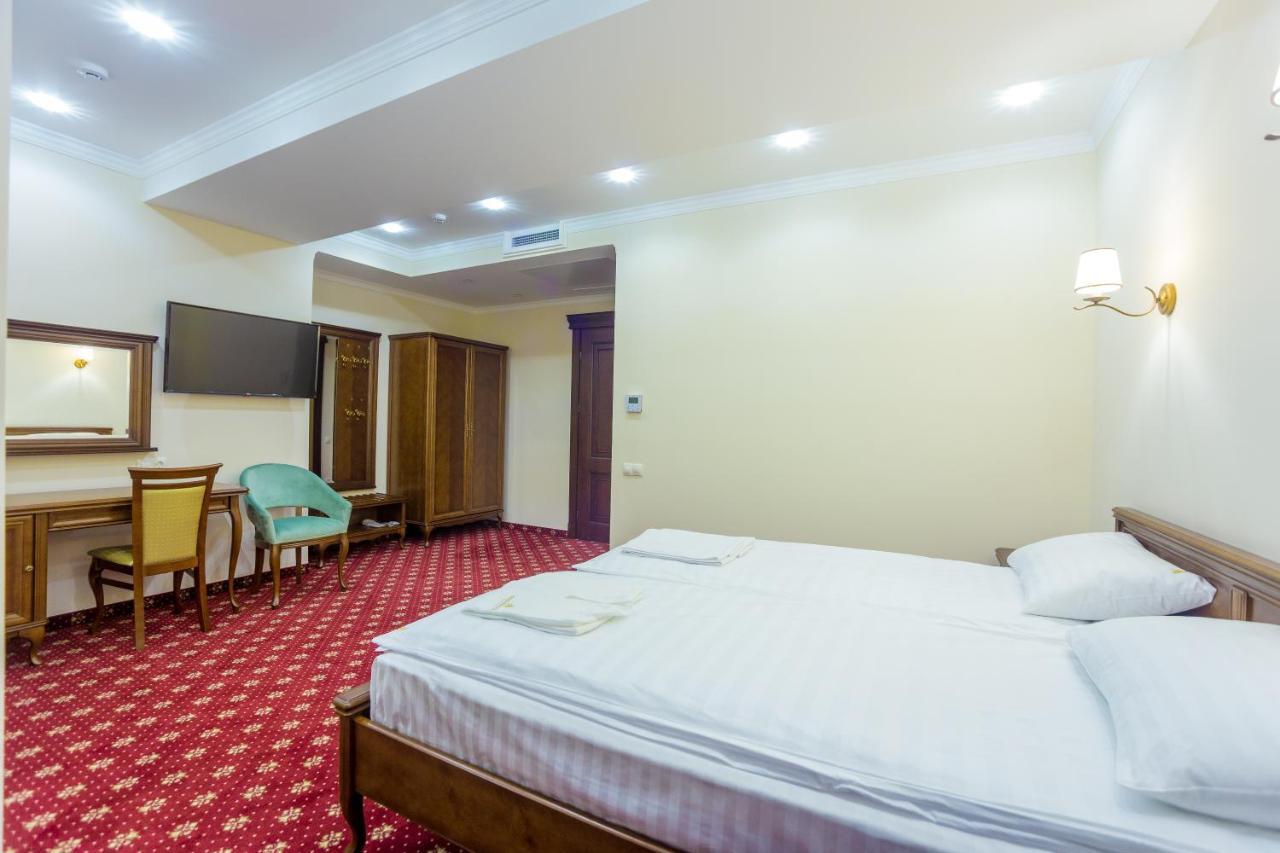 Ambassador Hotel Chisinau Luaran gambar