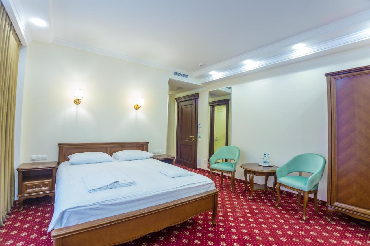 Ambassador Hotel Chisinau Luaran gambar